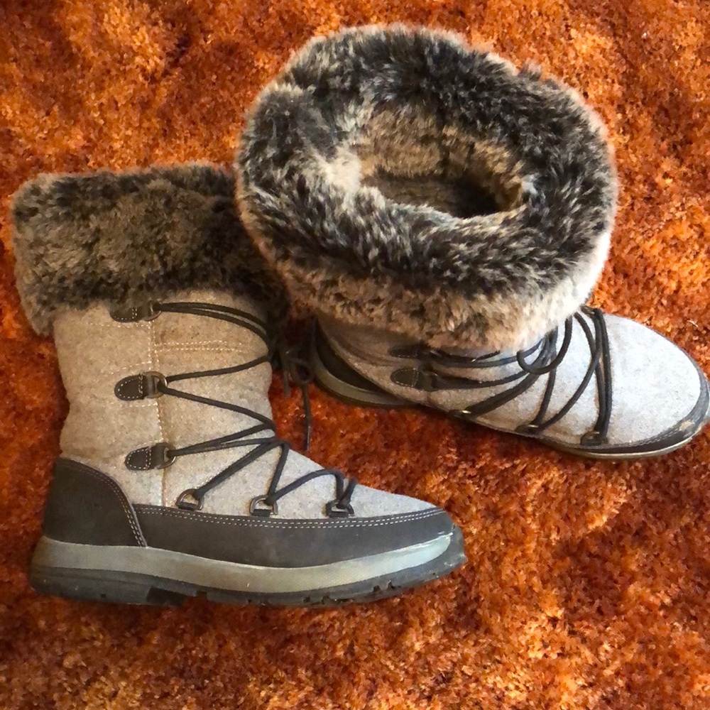 Snow boots